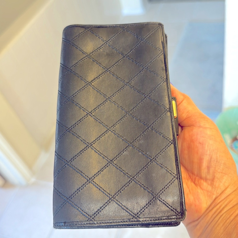 CHANEL Quilted Diamond pattern CC Gold Black Bifold Wallet with Chanel Box - Picture 15 of 17